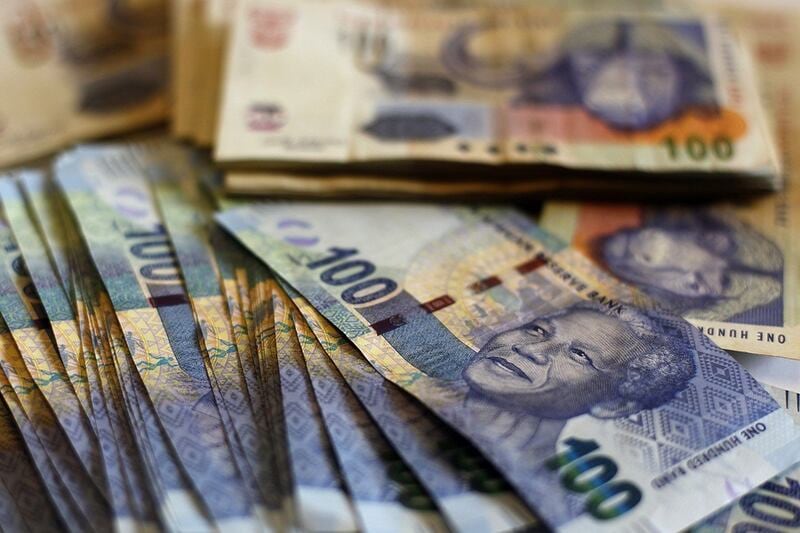 South African Salaries Rise Slightly After Nine Months of Decline